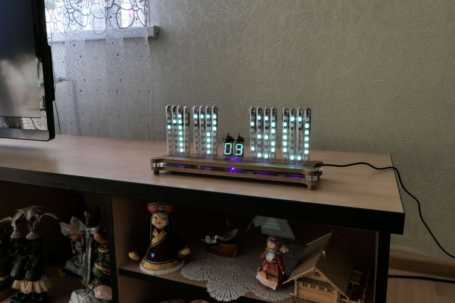 Wi-Fi Marusya matrix desk clock with VFD IV-26 tubes in wooden case